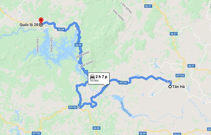 Khu vực ôtô được phát hiện cháy rụi (chấm đỏ) ở xã Đăk Som (huyện Đăk G’Long, Đăk Nông) cách nhà ông Minh ở xã Tân Hà (huyện Lâm Hà, tỉnh Lâm Đồng) gần 100 km. Ảnh: Google Maps.