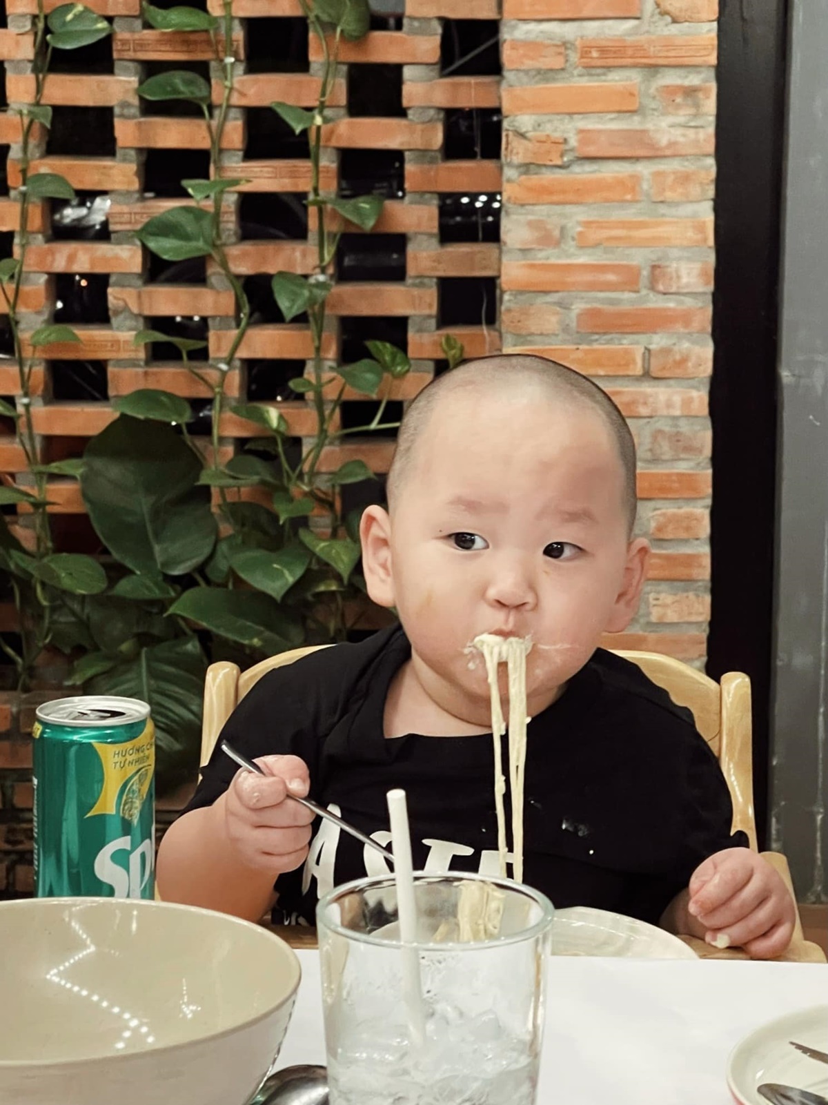 Nhà hàng của Hà Tăng nơi mẹ con Trà My ăn sinh nhật bà ngoại - 8