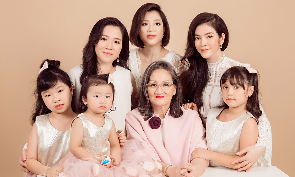 Ba thế hệ phụ nữ nhà Lý Nhã Kỳ - Vimarsana News