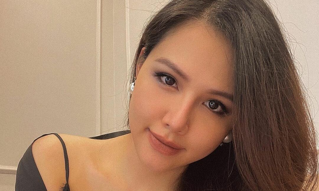 Phanh Lee gợi cảm khi 'ở cữ' - Vimarsana News