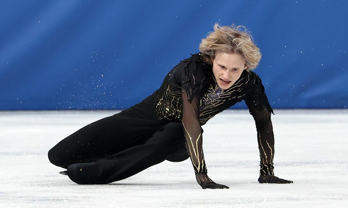 Người tái hiện backflip lịch sử Ilia Malinin gây sốc khi ngã ...